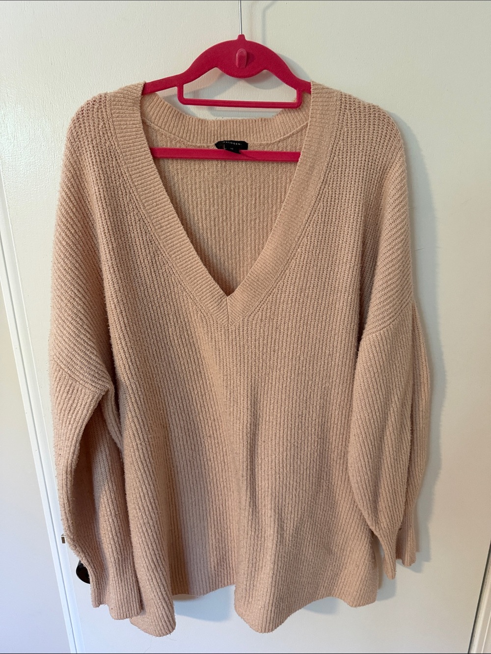 Halogen Cozy V-Neck Women’s Sweater in Beige